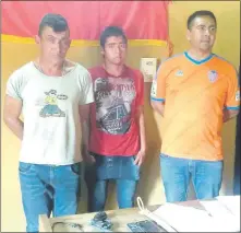  ??  ?? Pedro Juan Gauto Méndez, Mario Daniel Cabral Segovia y Nery Romero Cazal, arrestados ayer en Guairá.