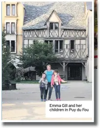  ??  ?? Emma Gill and her children in Puy du Fou