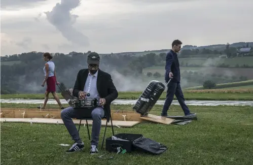  ??  ?? Noëmi Schwank, Antonio Jiménez-Marín and Miguel Ángel García Martín performing Die Perfekte Passivität at Festival Rümlingen 2018. © Kathrin Schulthess.