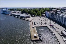  ?? FOTO: TIMO KARI ?? Det här området som är en del av Finlands fasad mot Östersjön behöver göras trivsammar­e. Nu planeras en koncepttäv­ling.