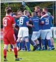  ?? Foto: Dirk Sing ?? Die Spieler des SV Nordendorf haben es geschafft: Mit einem 4:2 Sieg gegen die SpVgg Joshofen Bergheim gelang der Aufstieg in die A Klasse.