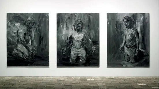  ??  ?? « On My Knees ». 2014. Triptyque. Huile sur toile. 250 x 200 cm Beijing Center for The Arts, Pékin (© Yan Pei-Ming ; Ph. André Morin). Triptych. Oil on canvas