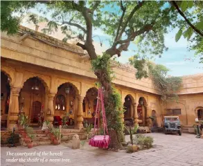  ?? ?? The courtyard of the haveli under the shade of a neem tree.
