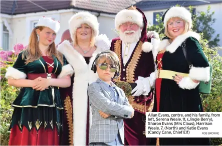  ?? ROB BROWNE ?? Allan Evans, centre, and his family, from left, Serena Weale, 11, (Jingle Berry), Sharon Evans (Mrs Claus), Harrison Weale, 7, (North) and Katie Evans (Candy Cane, Chief Elf)