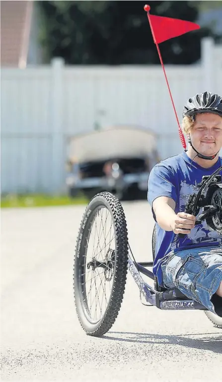  ?? FOTO: PÅL LUNDSHOLT ?? GLEDER SEG: Marius Nielsen er klar for sitt andre Telemark Tours-ritt. Det første deltok han i for noen år siden med vanlig racersykke­l. I år deltar han med en armsykkel.