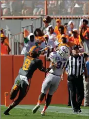  ?? AP PHOTO ?? Florida wide receiver Antonio Callaway (81) makes a catch as he’s defended by Tennessee defensive back Justin Martin.