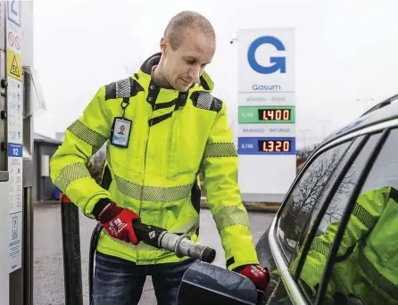  ??  ?? Mikko Heini körde förut en dieselbil.
■ När han för ett och ett halvt år sedan köpte ny bil var gasbil ett självklart alternativ.