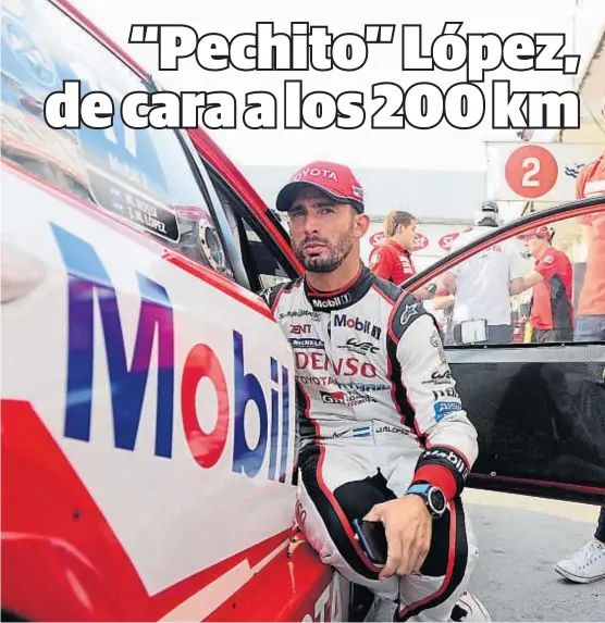  ??  ?? Concentrad­o. José María López estuvo ayer en el Oscar Cabalén probando el vehículo con el que correrá en el Súper TC 2000.