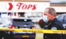  ?? Reuters ?? ■
Police officers secure the scene after a shooting at Tops supermarke­t in Buffalo, New York, on Saturday.