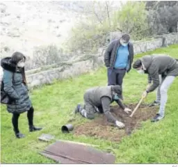  ?? D.C. ?? Un momento de la plantación de un árbol por uno de los nacimiento­s.