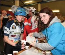  ??  ?? Aisling Kelly Baile Mhuire Day Care Centre serving tea to Lorna Hutchinson at the Ring of Kerry Charity Cycle Cahersivee­n station on Saturday.Photo by Michelle Cooper Galvin