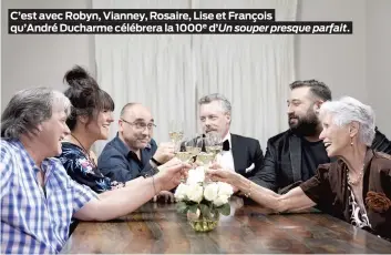  ??  ?? C’est avec Robyn, Vianney, Rosaire, Lise et François qu’André Ducharme célébrera la 1000e d’Un souper presque parfait.