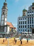  ?? Foto: Ulrich Wagner ?? In Augsburg fand zuletzt ein Beachvolle­yball-Turnier auf dem Rathauspla­tz statt.