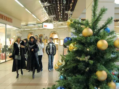  ??  ?? Shopping in pericolo L’assistenza alla clientela non sarà assicurata perché il personale potrebbe incrociare le braccia