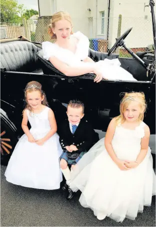  ??  ?? Royal party Gala Queen Skye Waddell with Alfie Currie, Isla Flemming and Ella Kyle