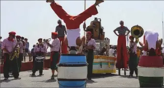  ??  ?? La Fiesta Méditerran­ée a aussi animé le repas de midi.