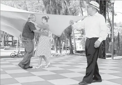  ?? Foto José Antonio López ?? Un danzonero mejora su técnica, en Ciudad de México