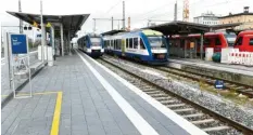  ?? Foto: Silvio Wyszengrad ?? Die Dächer an den Bahnsteige­n des Augsburger Hauptbahnh­ofs sollen, geht es nach der Bahn, künftig kürzer sein.