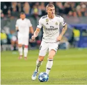  ?? FOTO: DPA ?? Der Taktgeber im Mittelfeld von Real Madrid: Toni Kroos. Seit 2014 spielt der 29-Jährige bei den Königliche­n.