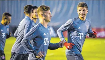  ?? FOTO: DPA ?? Etwas Unruhe beim FC Bayern – Joshua Kimmich (vorn) und Thomas Müller haben dennoch gute Laune.
