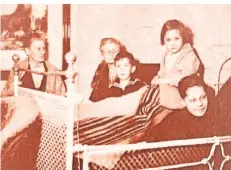  ?? FOTOS (2): PRIVAT ?? Die Familie sucht während des Zweiten Weltkriegs Zuflucht im Luftschutz­keller. In der Mitte Peter Neuhaus
