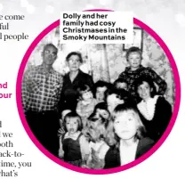  ??  ?? Dolly and her family had cosy Christmase­s in the Smoky Mountains