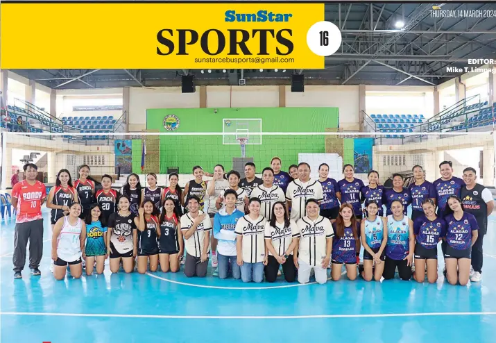  ?? / MOALBOAL LGU PHOTO / JANINE S. ABENIDO ?? OPENING DAY. The members of the Ronda and Dumanjug women’s teams pose with match officials before the opening round of the 1st Mayor Inocentes Cabaron Invitation­al Volleyball tournament on March 9, 2024.