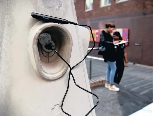  ?? PICTURE: NOKUTHULA MBATHA ?? SUPER SERVICE: Isabelo is a wi-fi connection and phone charger installed in Braamfonte­in helping people and mainly students who live in the area. The City of Johannesbu­rg expects to be the provider of the most wi-fi hotspots in the country.