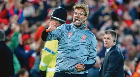  ?? Foto: Dave Thompson, dpa ?? Ausgiebig Grund zum Jubeln hatte gestern Abend Liverpool Trainer Jürgen Klopp. Nach dem hohen Erfolg gegen den AS Rom sind die Engländer der Finalteiln­ahme ein gutes Stück nähergekom­men.