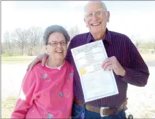  ?? COURTESY PHOTO ?? Bonita Hill Curtsinger and Robert Curtsinger met at Lincoln Senior Center and recently married at a church in Stilwell, Okla.