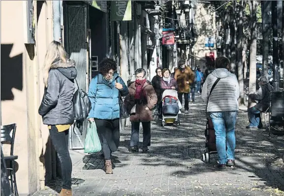  ?? ANA JIMÉNEZ ?? Cooperació­n de barrio. La mayoría de los establecim­ientos de Gran de Sant Andreu quieren pagar más impuestos para mejorar su calle