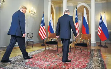  ?? AFP ?? Für viele Beobachter war es ein Gipfel der Peinlichke­it: Donald Trump (links) und Wladimir Putin zu Besuch in Helsinki.