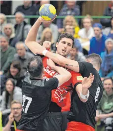  ?? FOTO: SASCHA RIETHBAUM ?? 2,10 Meter groß, Rückraumsc­hütze, torgefährl­ich: Marc Kuttler wechselt von der MTG Wangen zum TSV Bad Saulgau.