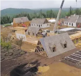  ?? PHOTO CAPTURE D’ÉCRAN, NATIONAL GEOGRAPHIC ?? Un village a entièremen­t été construit l’été dernier à Québec pour les besoins du tournage de la série Barkskins.