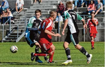  ?? Archivfoto: Thorsten Jordan ?? Der FC Scheuring geht mit vier Punkten Vorsprung auf den TSV Finning ins Topspiel. Das Duell Zweiter gegen Ersten ist das Spiel der Woche im Landsberge­r Tagblatt.