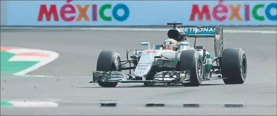  ?? FOTO: EFE ?? Lewis Hamilton ha sido el más rápido en Austin y México recortando la distancia con su compañero Nico Rosberg en el campeonato de 33 a 19 puntos en dos carreras