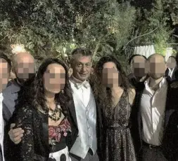  ??  ?? Il party Francesco Pignatelli con alcuni amici