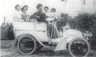  ?? // ABC ?? El músico, al volante junto a varias familiares