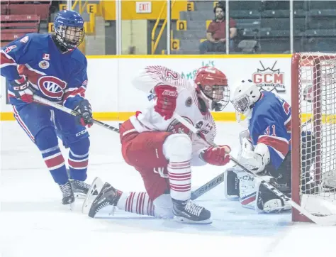  ?? BOB TYMCZYSZYN/STANDARD STAFF ?? Michael Davies (72) tries to score on Simon Wood (31) when the Welland Jr. Canadians and the St. Catharines Falcons faced off at Jack Gatecliff Arena in St. Catharines last Friday.