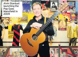  ??  ?? Alvin Stardust launching the Pop Goes Mansfield! in 2009