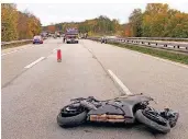  ?? FOTO: JUNGMANN ?? Eine junge Motorradfa­hrerin ist am Samstag auf der A 61 bei Nettetal schwer verunglück­t.