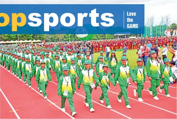  ??  ?? PROUD DABAWENYOS. Members of host delegation Davao City Durians opening at the University of Mindanao (UM) track oval in Martina, Davao City. march during the parade of delegation­s in yesterday's Davraa Meet 2018 MACKY LIM