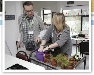  ??  ?? ABOVE: A Margaret Kinlan catching up on the news. LEFT: Gareth G Duffy and Jenny Dann planting in the art r room.