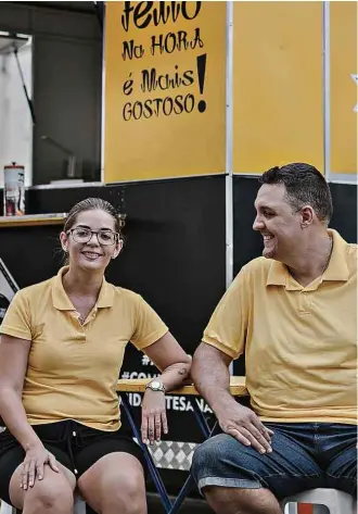  ?? Avener Prado/Folhapress ?? Vanessa e Anderson Romão, com food truck aberto após falência do primeiro negócio