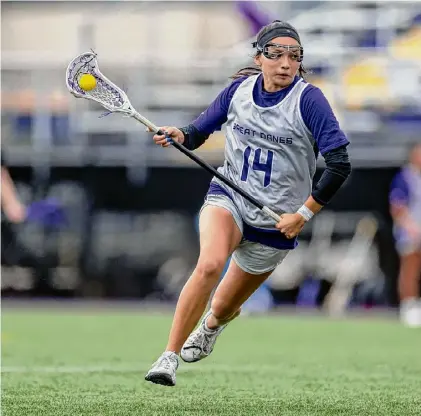  ?? ?? UAlbany midfielder Paisley Cook in a lacrosse game against Niagara University on Oct. 14. Cook also plays for the Haudenosau­nee Nationals, an internatio­nal team vying to play in the Olympics.