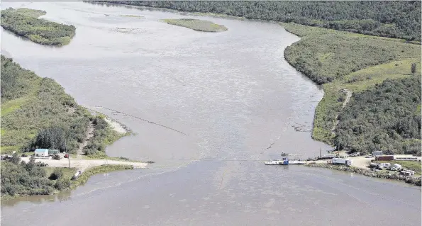  ?? JASON FRANSON/THE CANADIAN PRESS FILES ?? Crews work to clean up an oil spill on the North Saskatchew­an River in 2016. A year after the major oil spill, an environmen­talist says the company involved should get more than just “a slap on the wrist.”