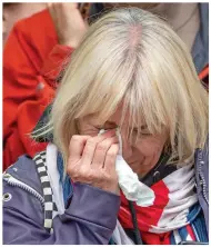  ?? ?? We’ll miss you, Ma’am: Weeping mourners on The Mall and (right) a policewoma­n lining the route seems momentaril­y overcome with emotion