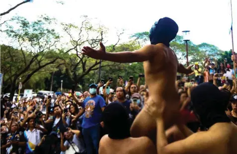  ?? ?? Alpha Phi Omega fraternity ETA Chapter's annual Oblation Run at the University of the Philippine­s Diliman Campus in Quezon City on Friday (Feb. 16, 2024). Naked members ran around the Palma Hall, with this year’s theme centered on protests against charter change. | PNA photos by Joan Bondoc