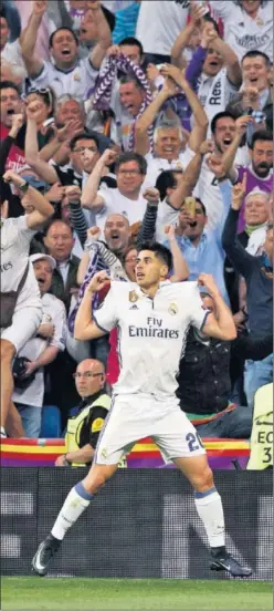  ??  ?? ÍDOLO EN EL BERNABÉU. La afición vibró con su golazo al Bayern.