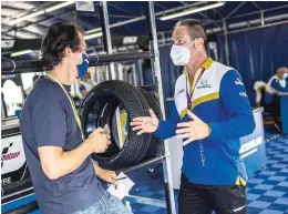  ??  ?? Red Bulletin-Reporter Werner Jessner mit Michelins Race-Manager Piero Taramasso. Michelin rüstet die MotoGP bis 2023 exklusiv aus.
